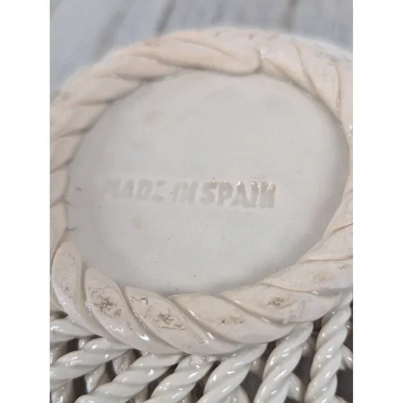 Vintage Woven Basket Weave Ceramic Covered Triniket Dish Roses Spain White Pink - Picture 9 of 9